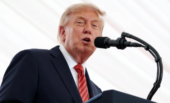 Trump insta a CEO de Nvidia a no frenar desarrollo de inteligencia artificial