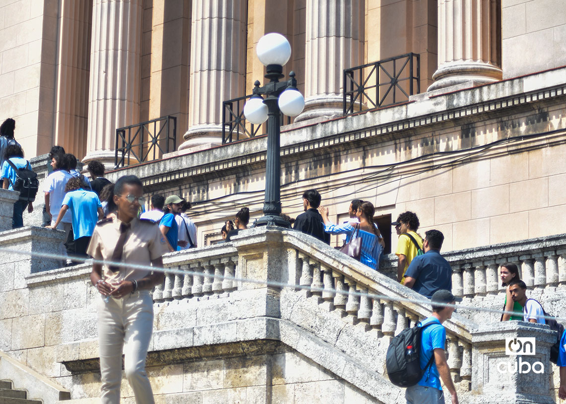 Cuba implementará modelo educativo semipresencial en universidades para el curso 2026-2027