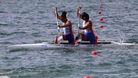 Canoístas cubanas viajan a Colombia
