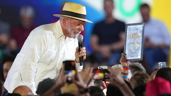 Lula da Silva lidera intenciones de voto frente a Flávio Bolsonaro en Brasil