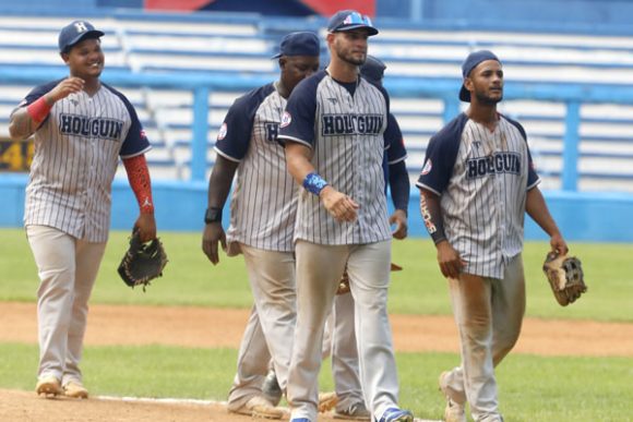 Holguín y Las Tunas clasifican