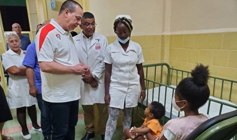 Ministro de Salud cubano visita hospitales en Santiago de Cuba