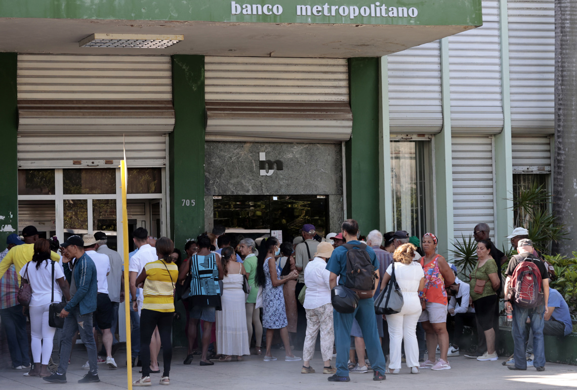 Cuba aprueba banca privada y criptomonedas