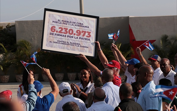 Más de 6 millones de cubanos firman por la Patria