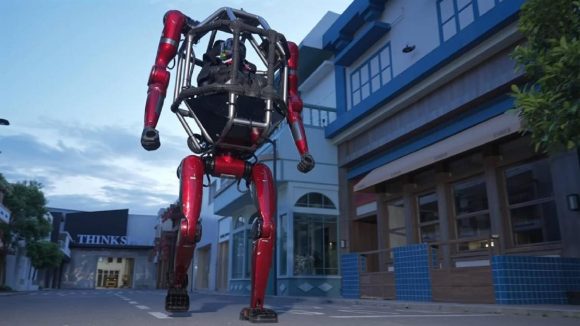 China presenta robot gigante