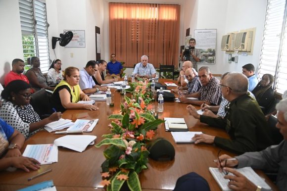 Díaz-Canel visita San Miguel del Padrón y Diez de Octubre