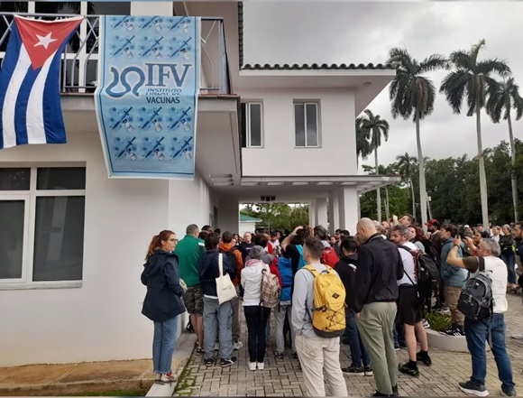 Convoy europeo visita Instituto Finlay