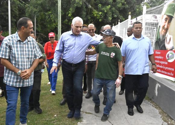 Díaz-Canel visita barrio La Timba: Transformaciones con participación popular