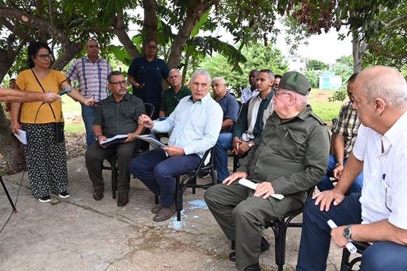 Presidente cubano inspecciona sistema de abastecimiento de agua en Cosculluela, La Habana