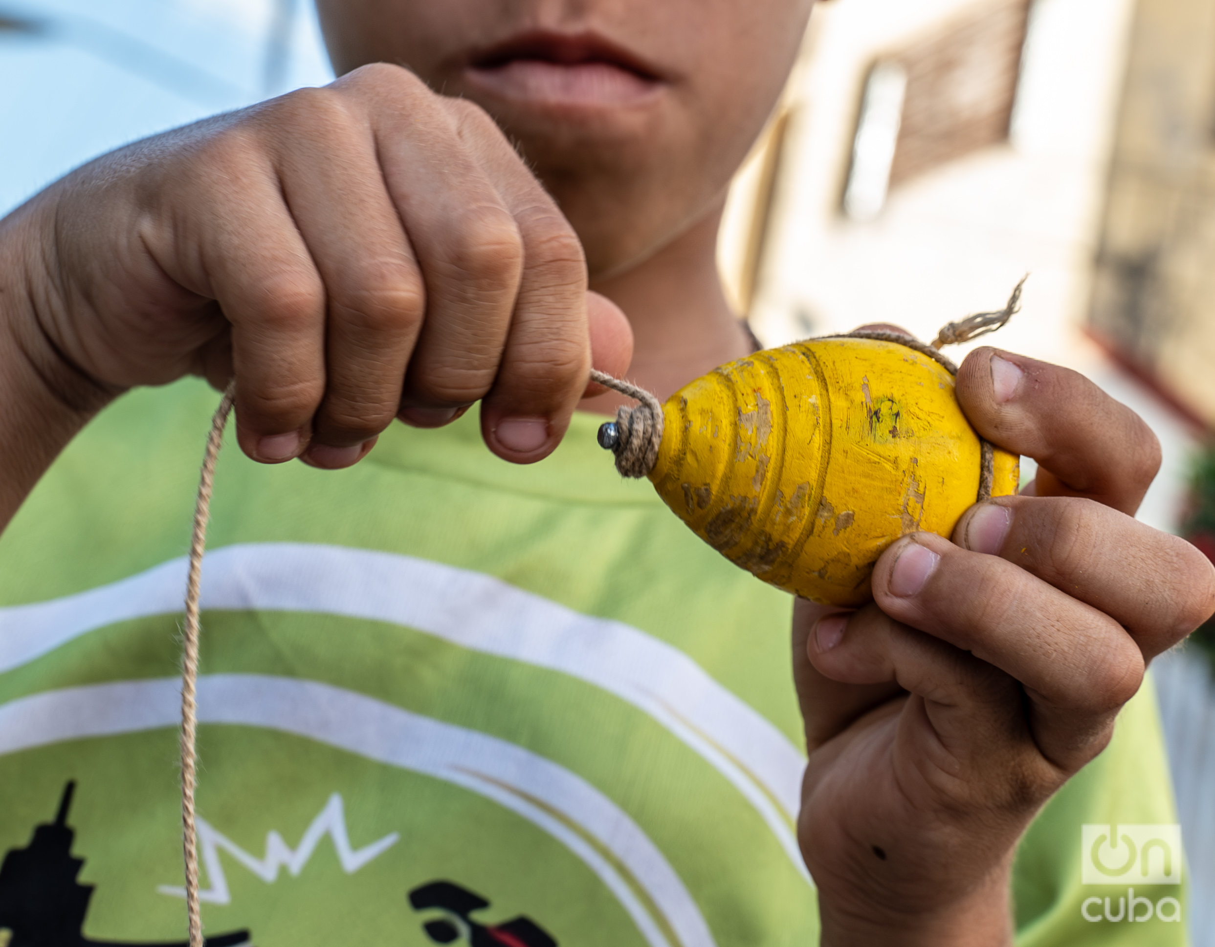 El trompo: un juguete tradicional que resiste al paso del tiempo en Cuba