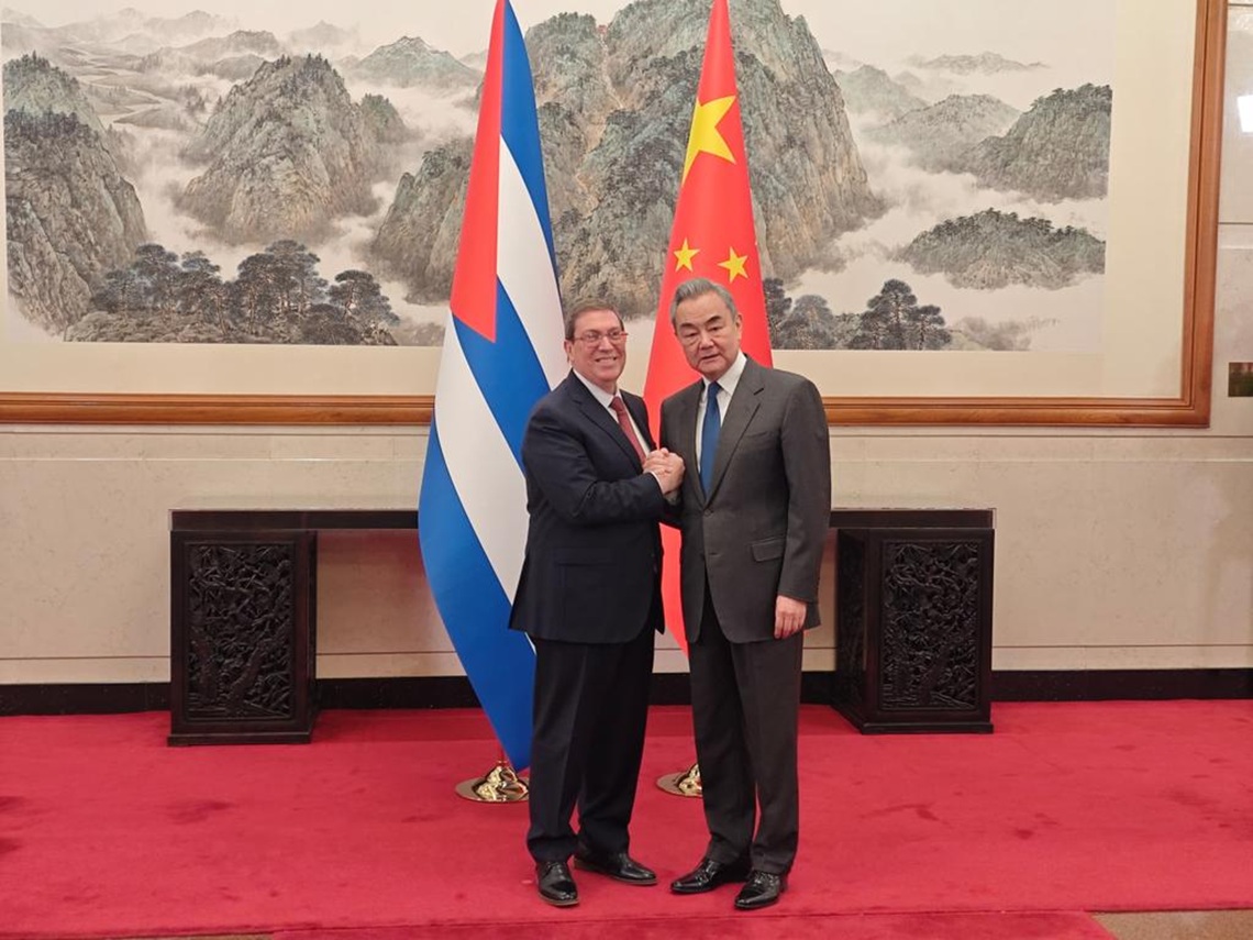 China defiende su relación con Cuba tras informe de EE.UU.