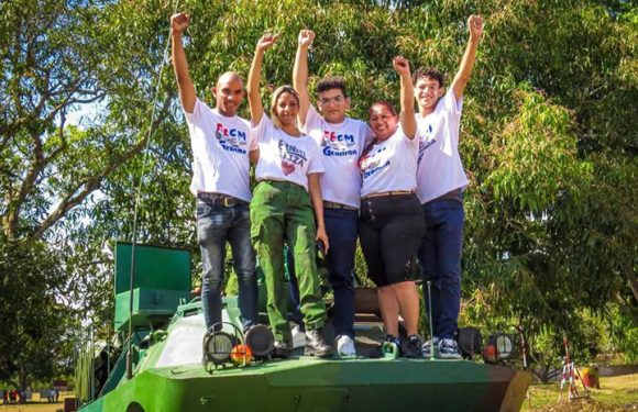 Estudiantes cubanos participan en jornada de defensa nacional organizada por la FEEM y el