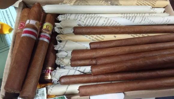 Aduana de Cuba frustra dos intentos de contrabando de tabaco en el Aeropuerto José Martí
