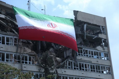Investigación sugiere que bomba estadounidense causó explosión en boda iraní