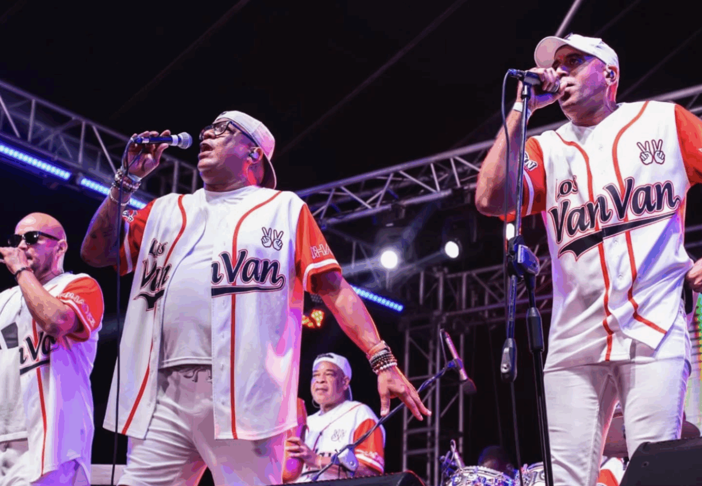 Los Van Van debutan en la Terraza del Hotel Meliá Cohiba de La Habana