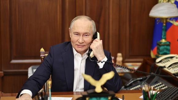 Putin y Trump acuerdan nuevos contactos en llamada por cumpleaños del expresidente