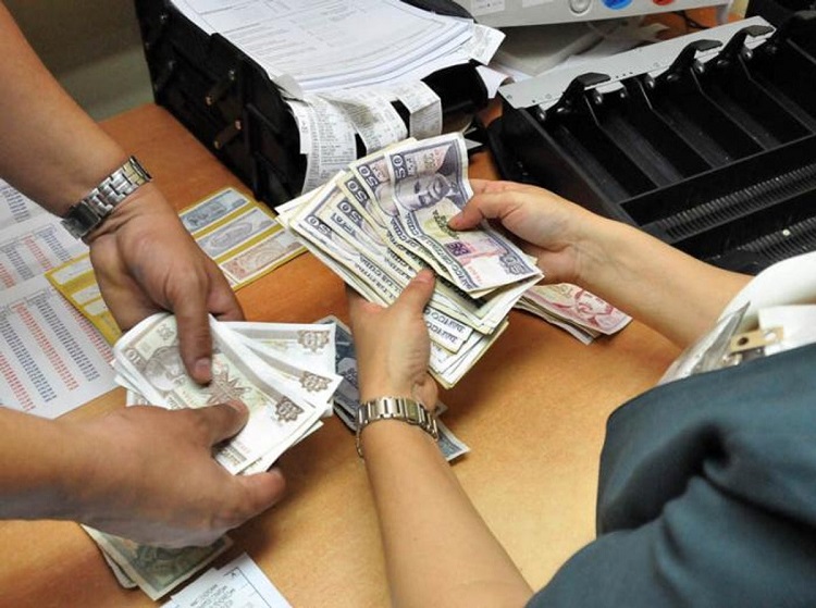 Cuba implementa aumento salarial para el sector presupuestado