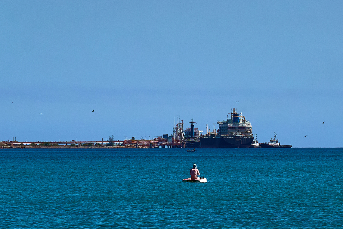 Buque ruso con petróleo llega a Cuba