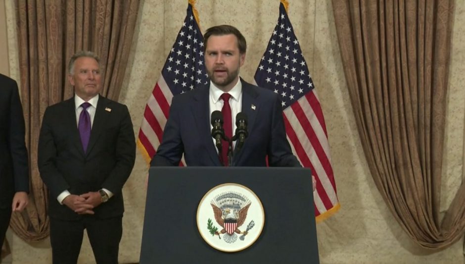 Vicepresidente Vance descarta calificar conflicto con Irán como guerra