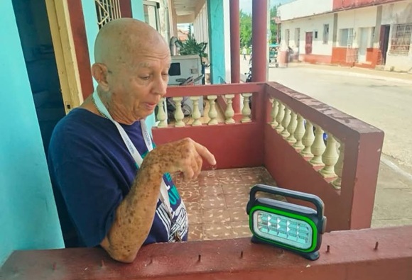 PNUD envía 16.000 lámparas recargables a Cuba para apoyar a familias afectadas por huracán