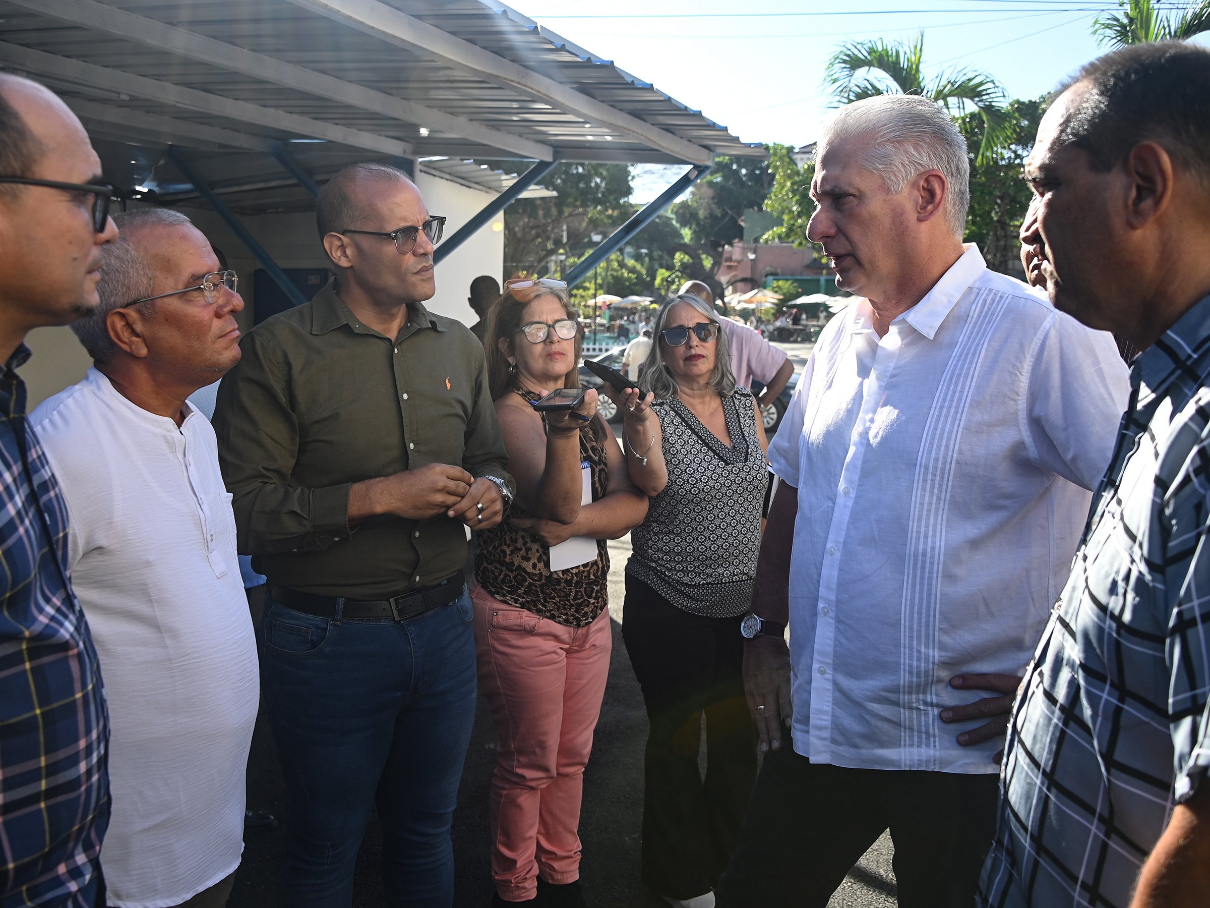 Díaz-Canel supervisa sistema de abasto de agua en Ariguanabo y proyectos comunitarios