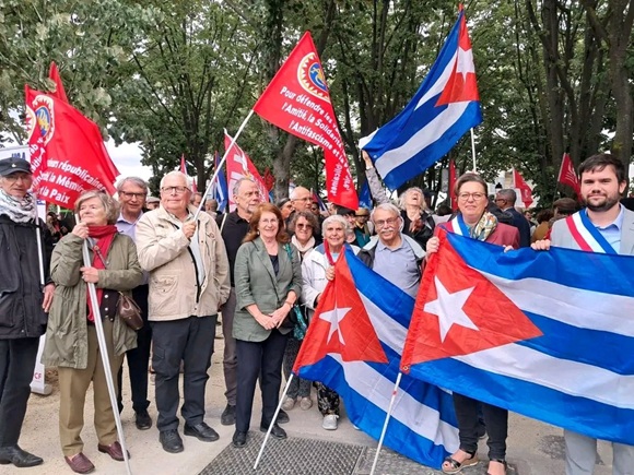 París se moviliza por Cuba