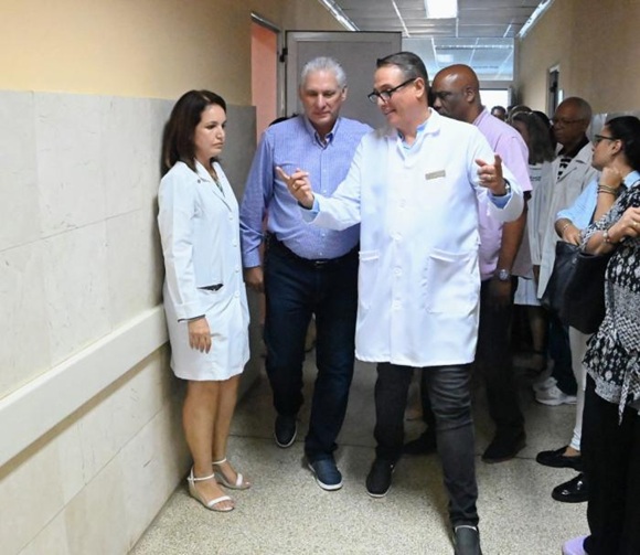 Díaz-Canel visita Hospital Ginecobstétrico