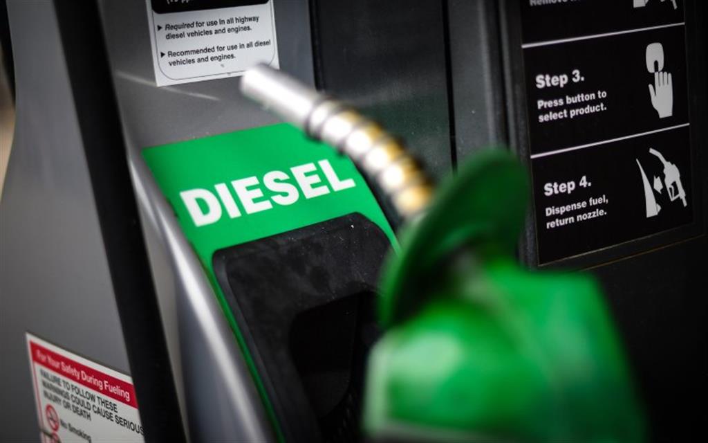 Precio del diésel en EE.UU. alcanza récord de 5,85 USD por galón