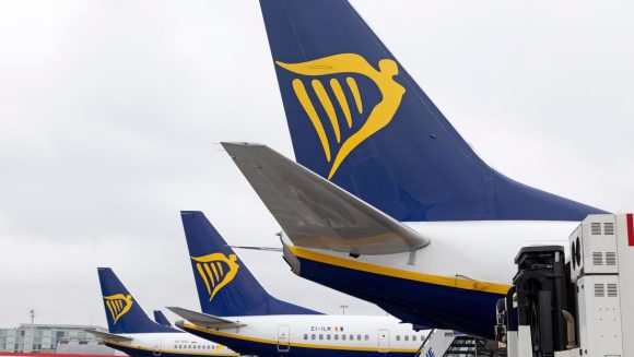 Ryanair advierte posible suspensión del 10% de sus vuelos por crisis de combustible