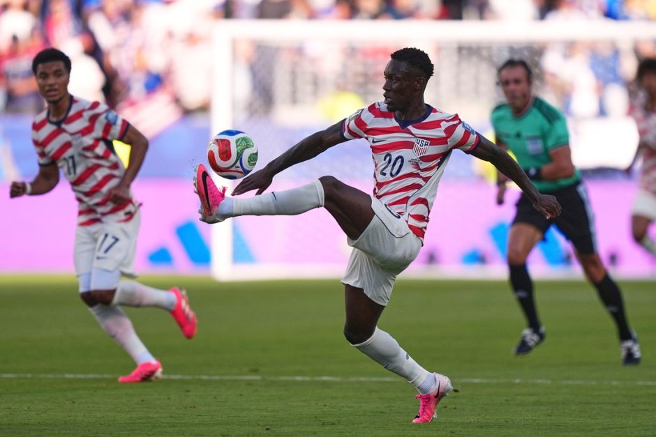 FIFA anula la roja a Balogun