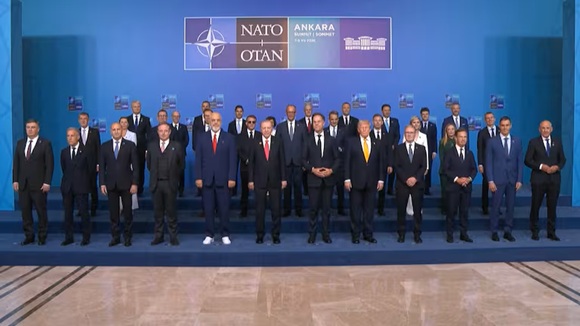 Trump cambia de tono en la OTAN