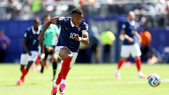 Francia vence a Senegal