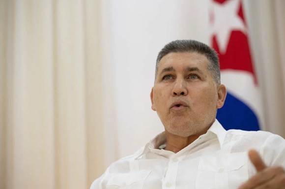 Pérez-Oliva denuncia estrategia de EEUU para crear dependencia económica en Cuba