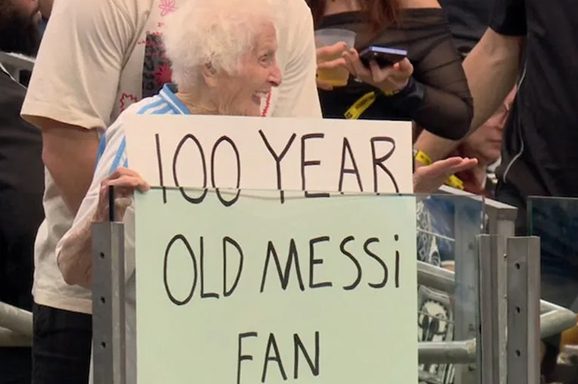 Aficionada de 100 años se viraliza