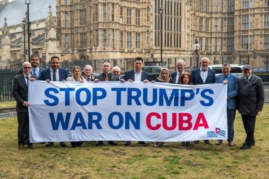 Parlamentarios británicos exigen fin del bloqueo de EE.UU. a Cuba