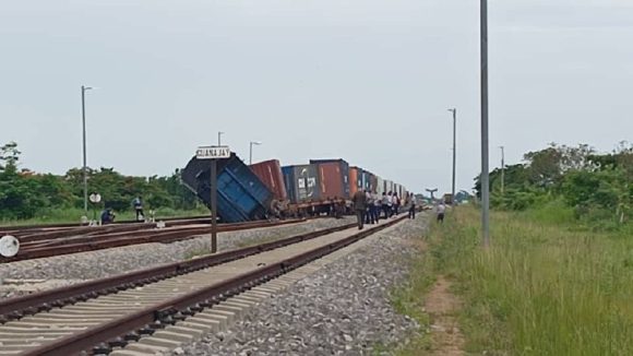Descarrila tren de carga en Guanajay sin dejar heridos
