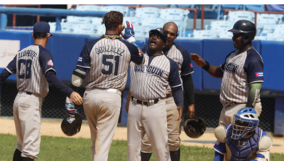 Holguín vence a Industriales 4x2