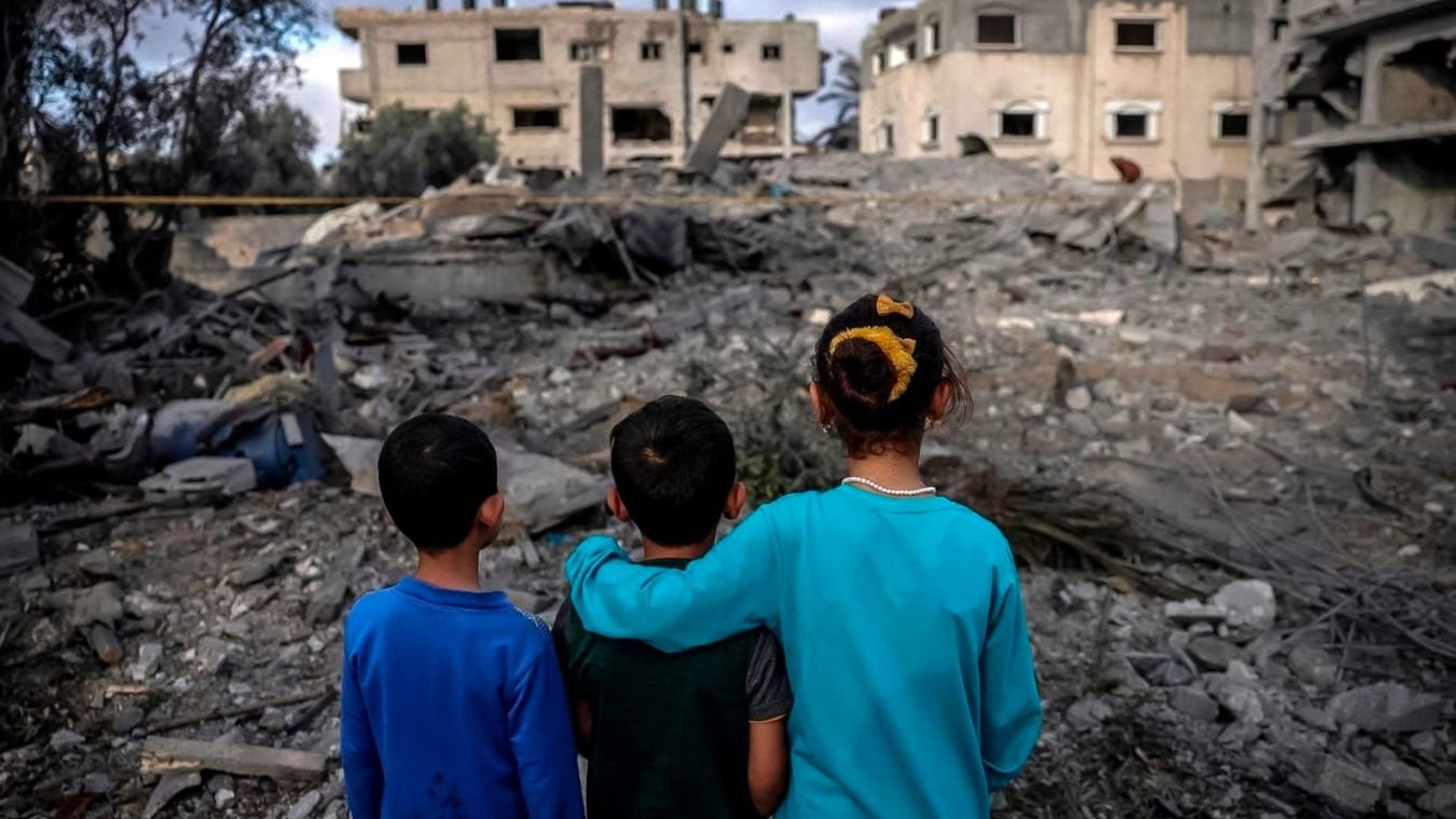 Informe revela que 21,500 niños palestinos han muerto en Gaza durante los últimos mil
