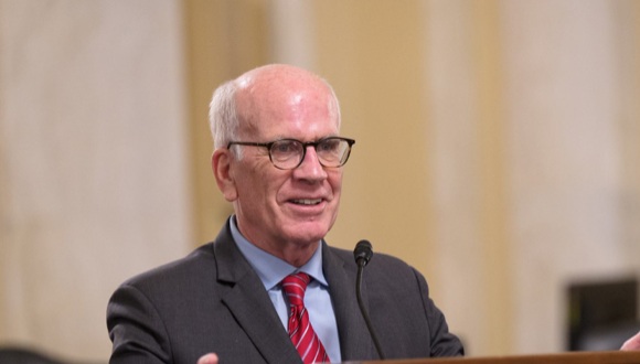 Congresista estadounidense insta a Trump a levantar embargo contra Cuba y retirarla de
