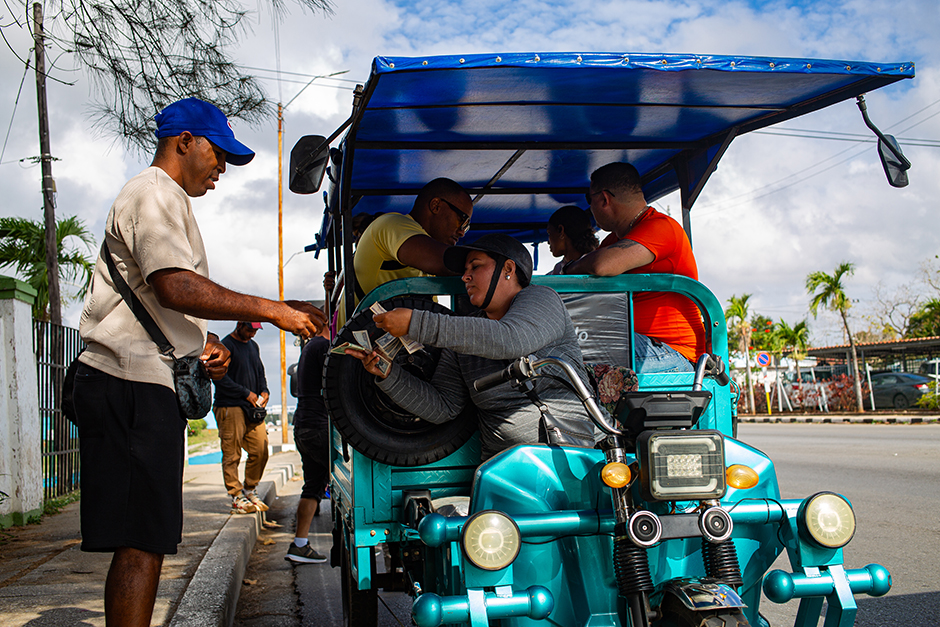 La movilidad eléctrica gana terreno en La Habana ante la escasez de combustible