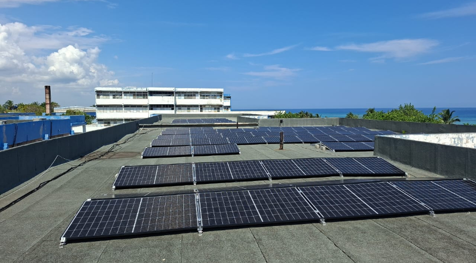 ELAM genera electricidad con energía solar