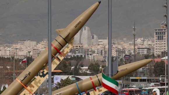 Irán ataca bases estadounidenses en Kuwait y EAU en represalia por operaciones recientes