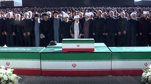 Millones rinden homenaje a Ali Khamenei