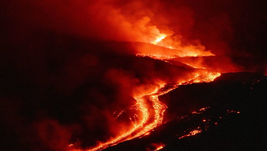 Nueva erupción del Etna: fisura en el Valle del Bove libera río de lava