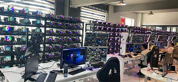 Granjas de bots y guerra semiótica: la manipulación ideológica en la era digital