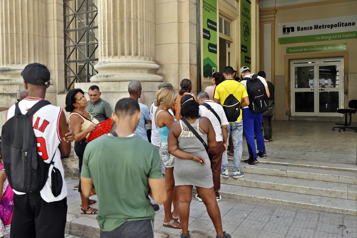 Banco Central de Cuba reporta avances en pagos pendientes de cuentas en divisas