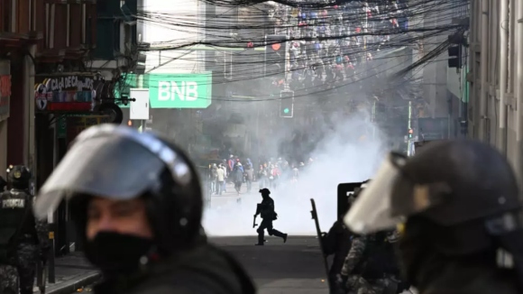 Marcha en Bolivia pide renuncia de Rodrigo Paz