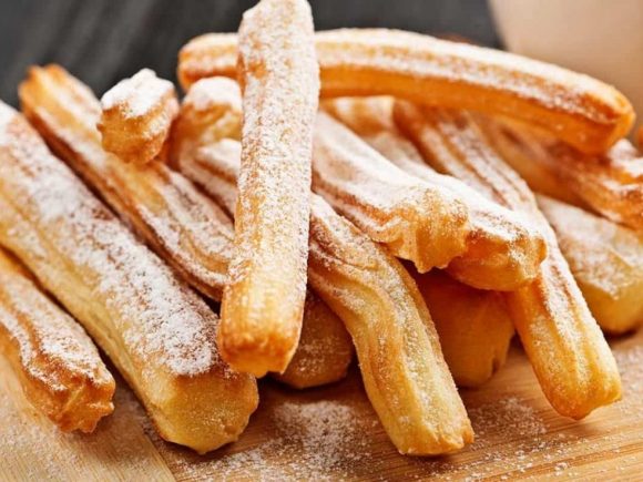 Cocina cubana: col salteada y churros de yuca