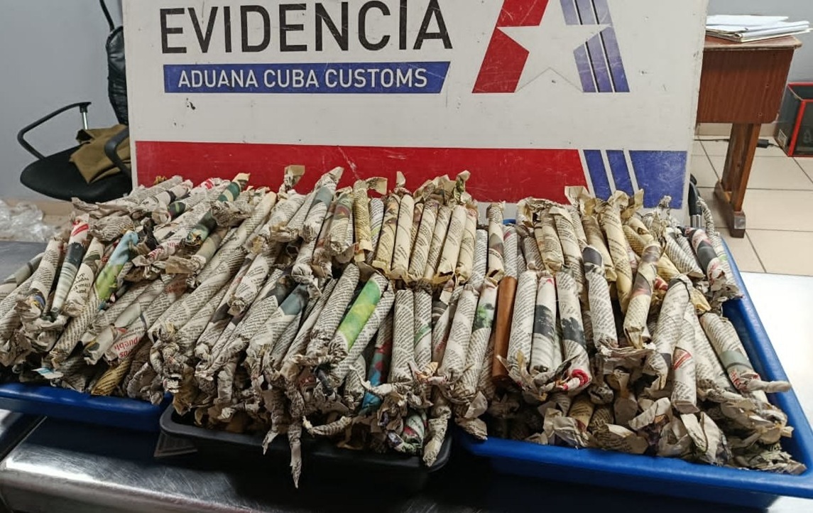 Aduana cubana frustra tráfico de tabaco y aves ocultos en desodorantes hacia EE.UU.