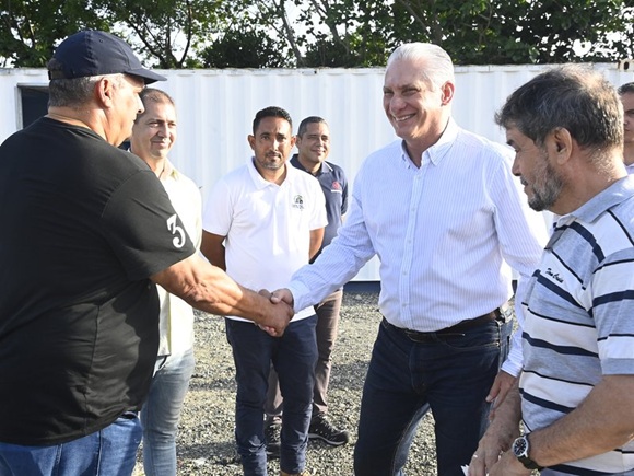 Díaz-Canel visita entidades industriales